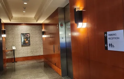 Quad Cylinder Up & Down Light, Delta Hotel, Vancouver